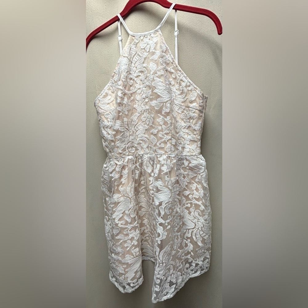 Tobi Embroidered Short fit-and-flare Dress Size Large in gently used condition